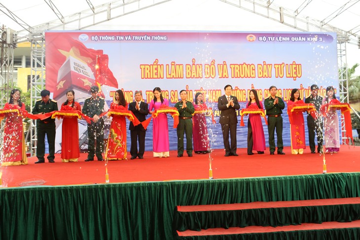 Exhibition on Hoang Sa and Truong Sa opens in Hai Phong - ảnh 1